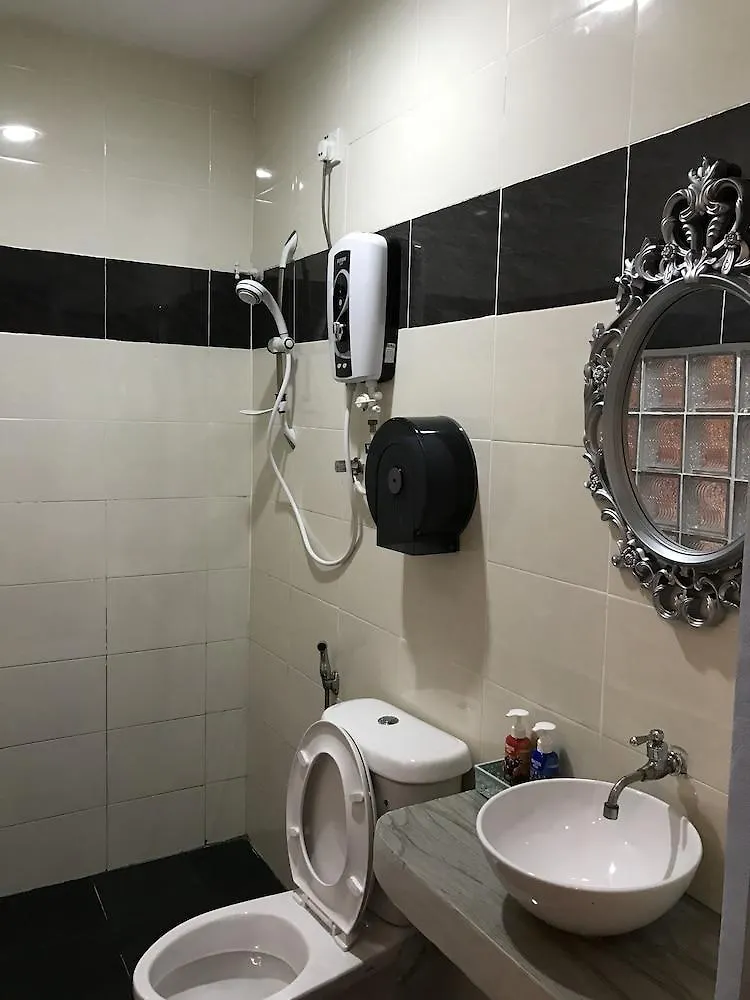Fantasy Hotel Malacca 2*,